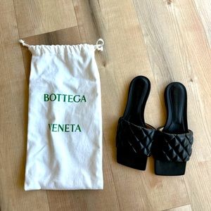 Bottega Veneta black quilted sandals size 38